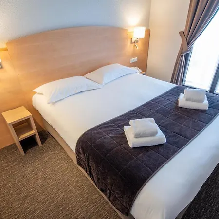 Saint Laurent Hotel 3*