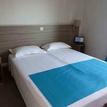 Hotel Saint Laurent 3*